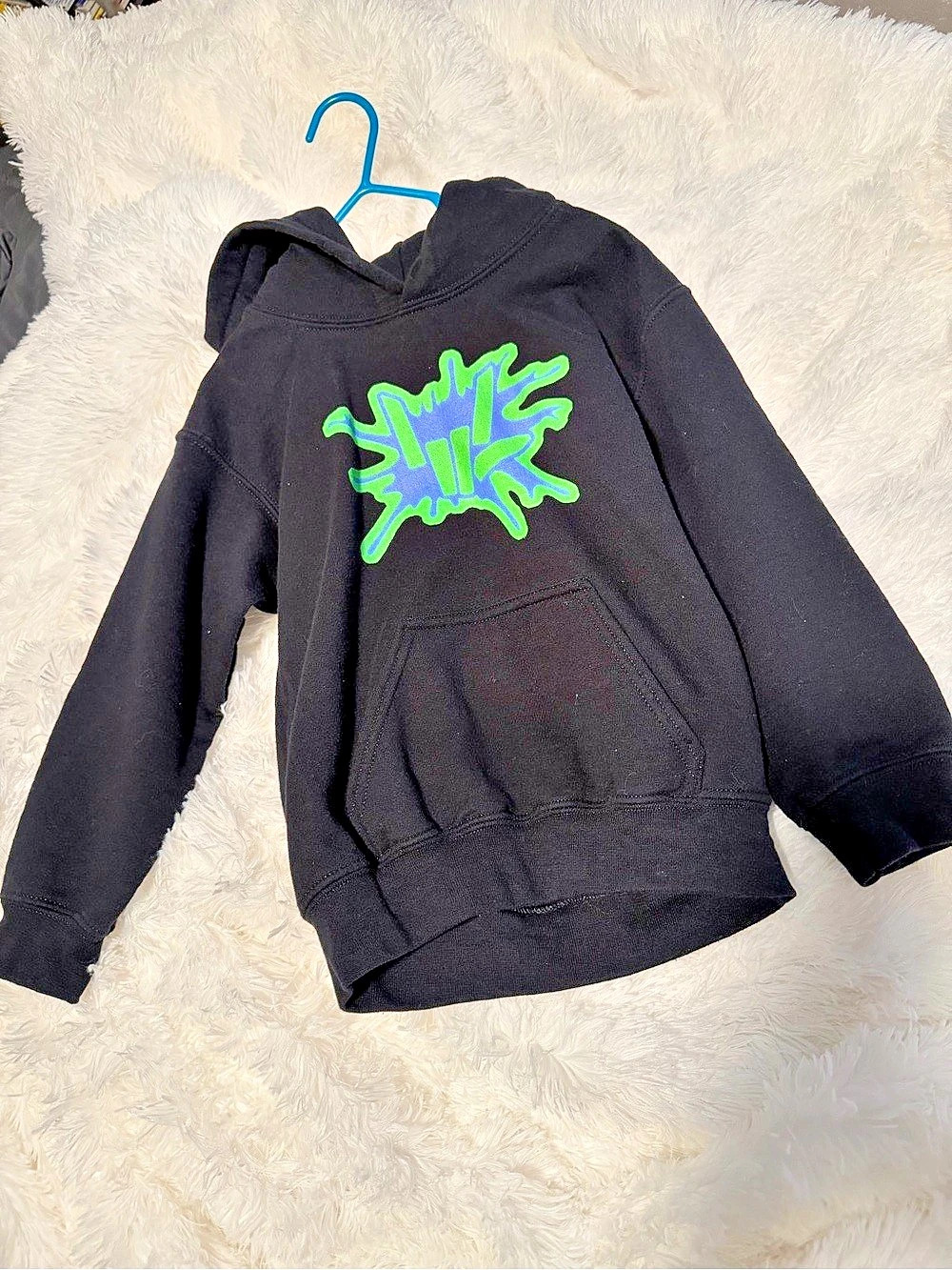 Shine the Light Graphic Pullover Hoodie in Black & Green Like New